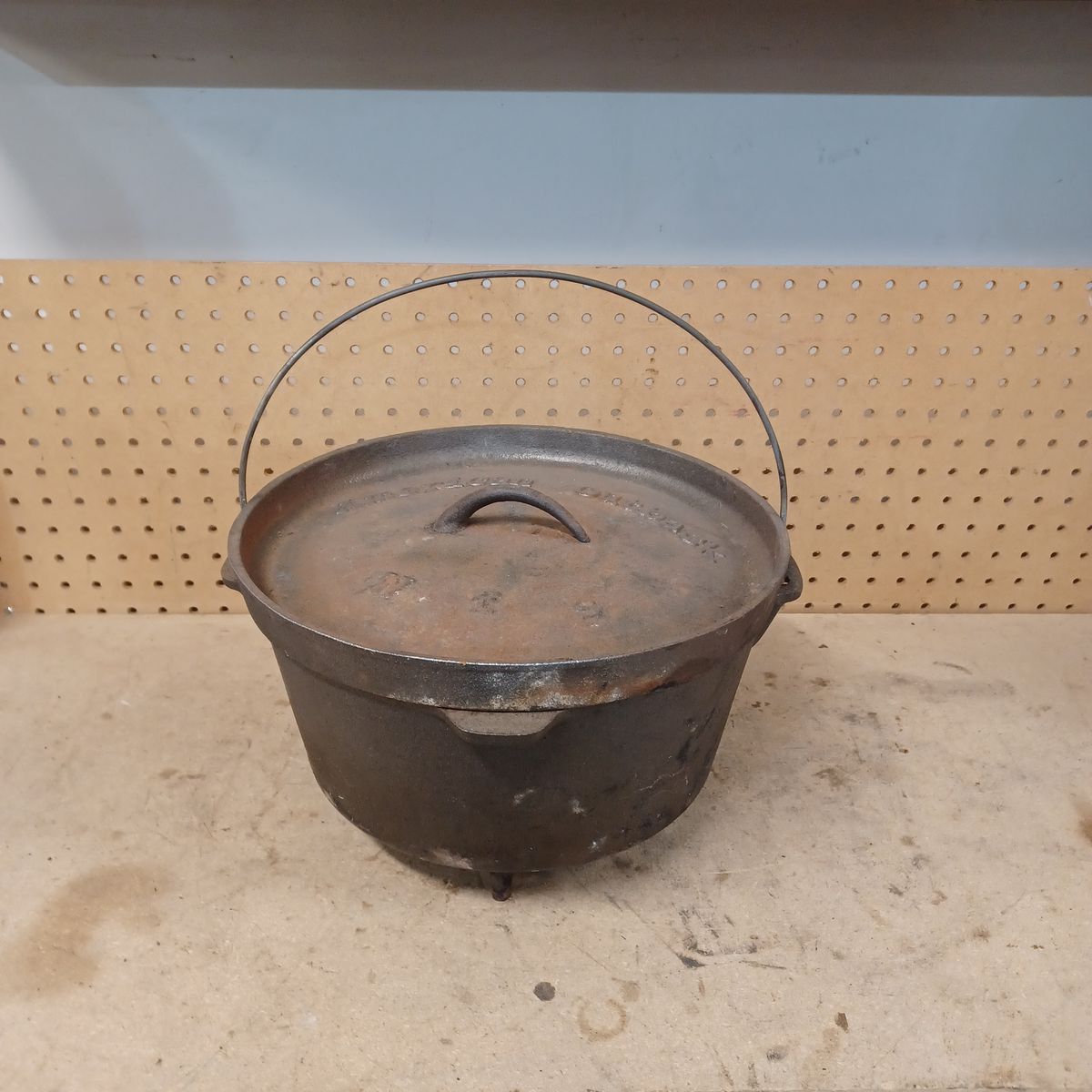 Cast iron camp oven