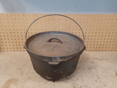 Cast iron camp oven