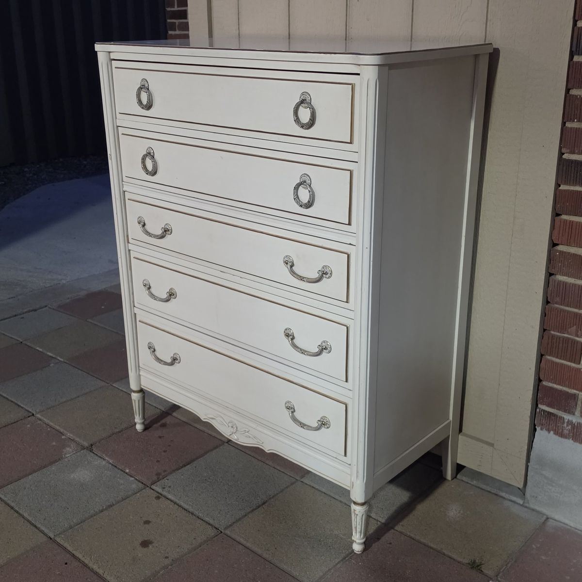 Main image 4