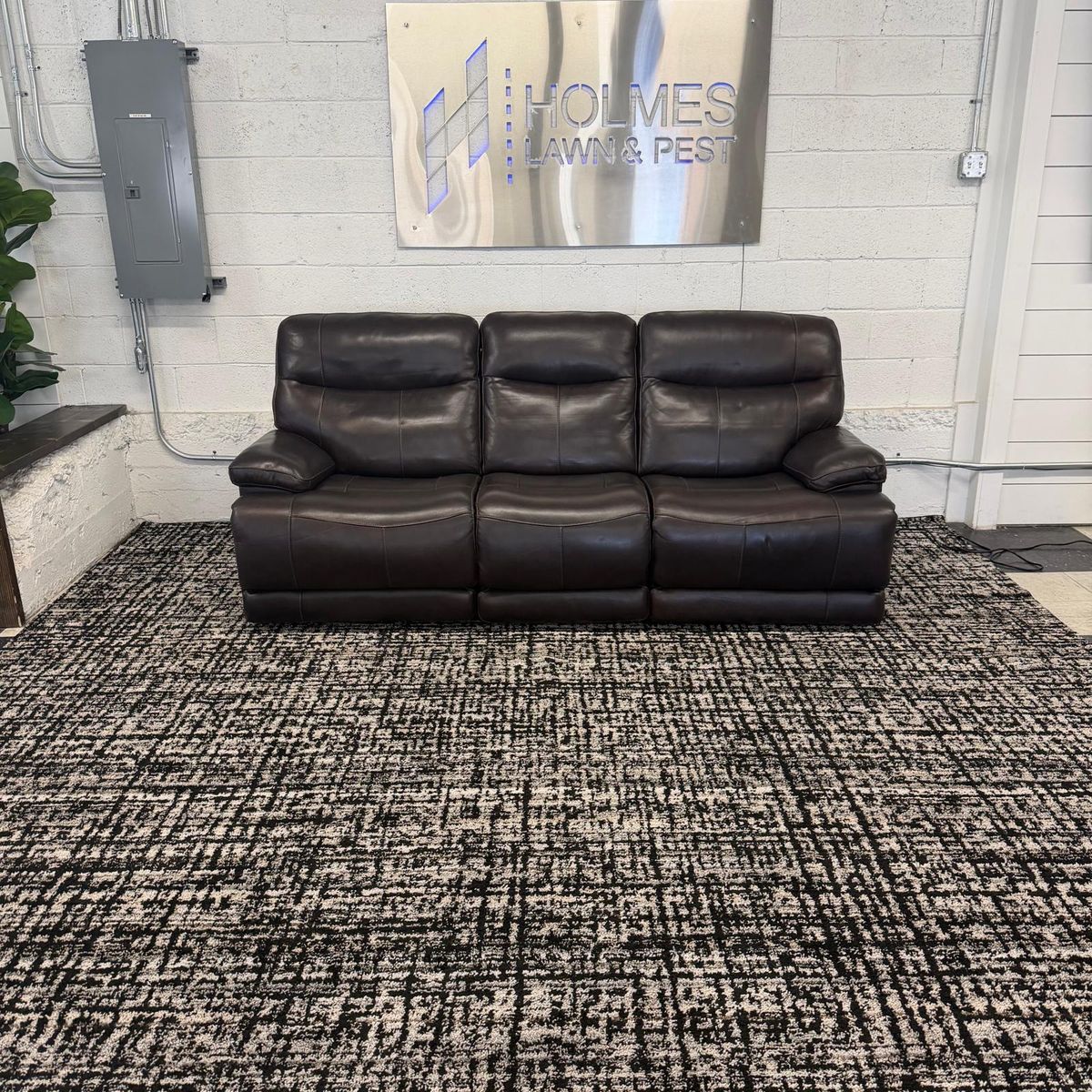COSTCO RIDGEWIN LEATHER POWER RECLINING SOFA W/ POWER HEADRESTS!!