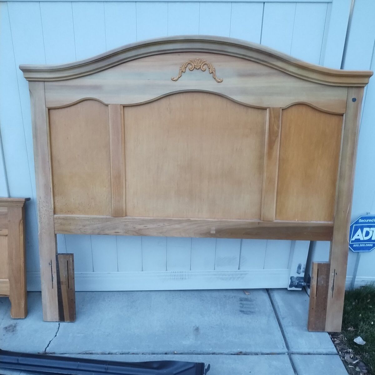 Wood Queen with metal frame