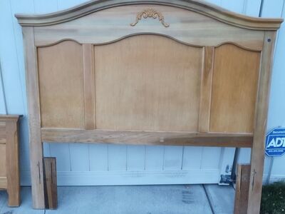 Wood Queen with metal frame