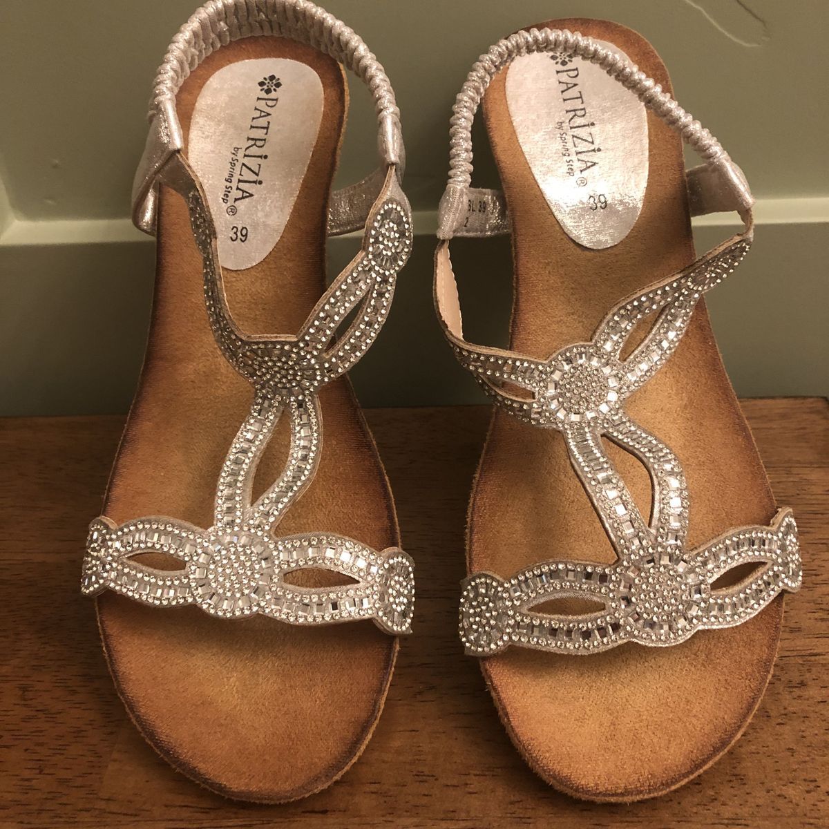 Ladies PATRIZIA SILVER T STRAP SLING WEDGE SANDALS SIZE 39 (8 1/2 M ) NEW