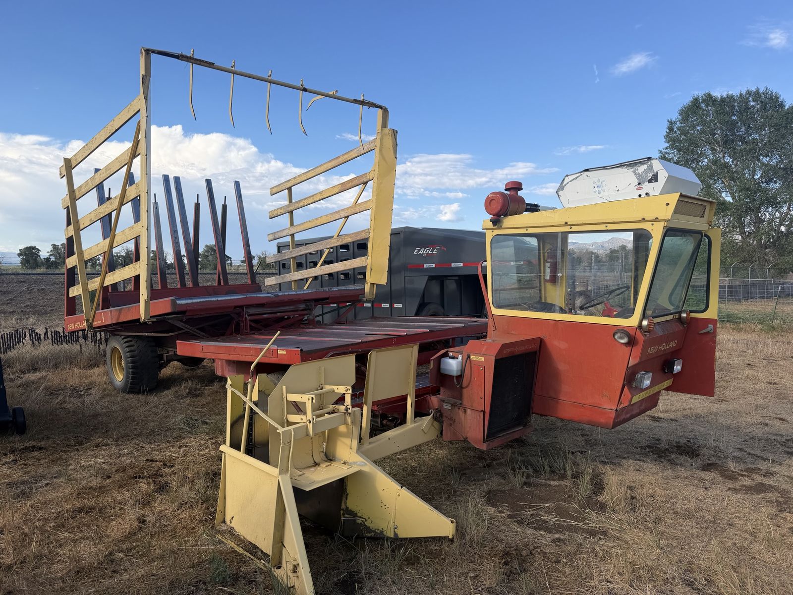New Holland Self-Propelled Bale Wagon