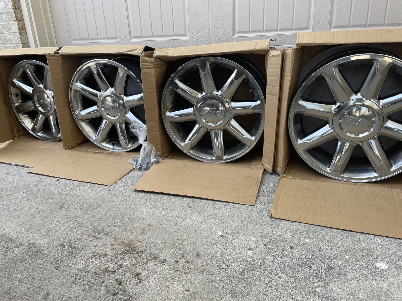 2011 GMC Yuckon Denali Chrome 20" OEM Wheels
