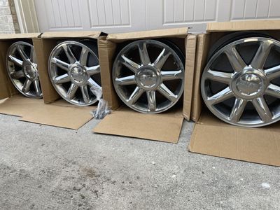 2011 GMC Yuckon Denali Chrome 20" OEM Wheels