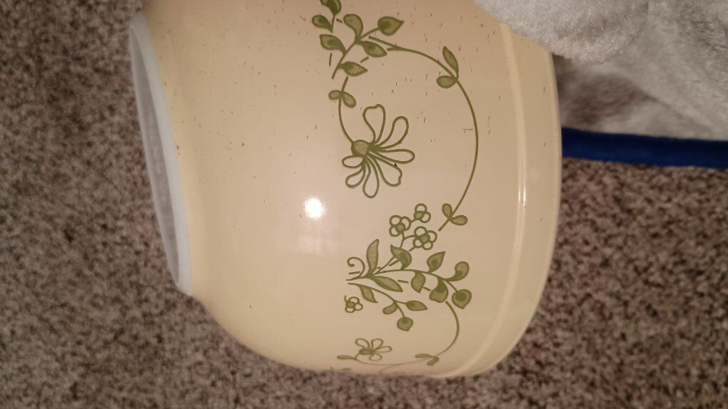 Pyrex mixing bowl