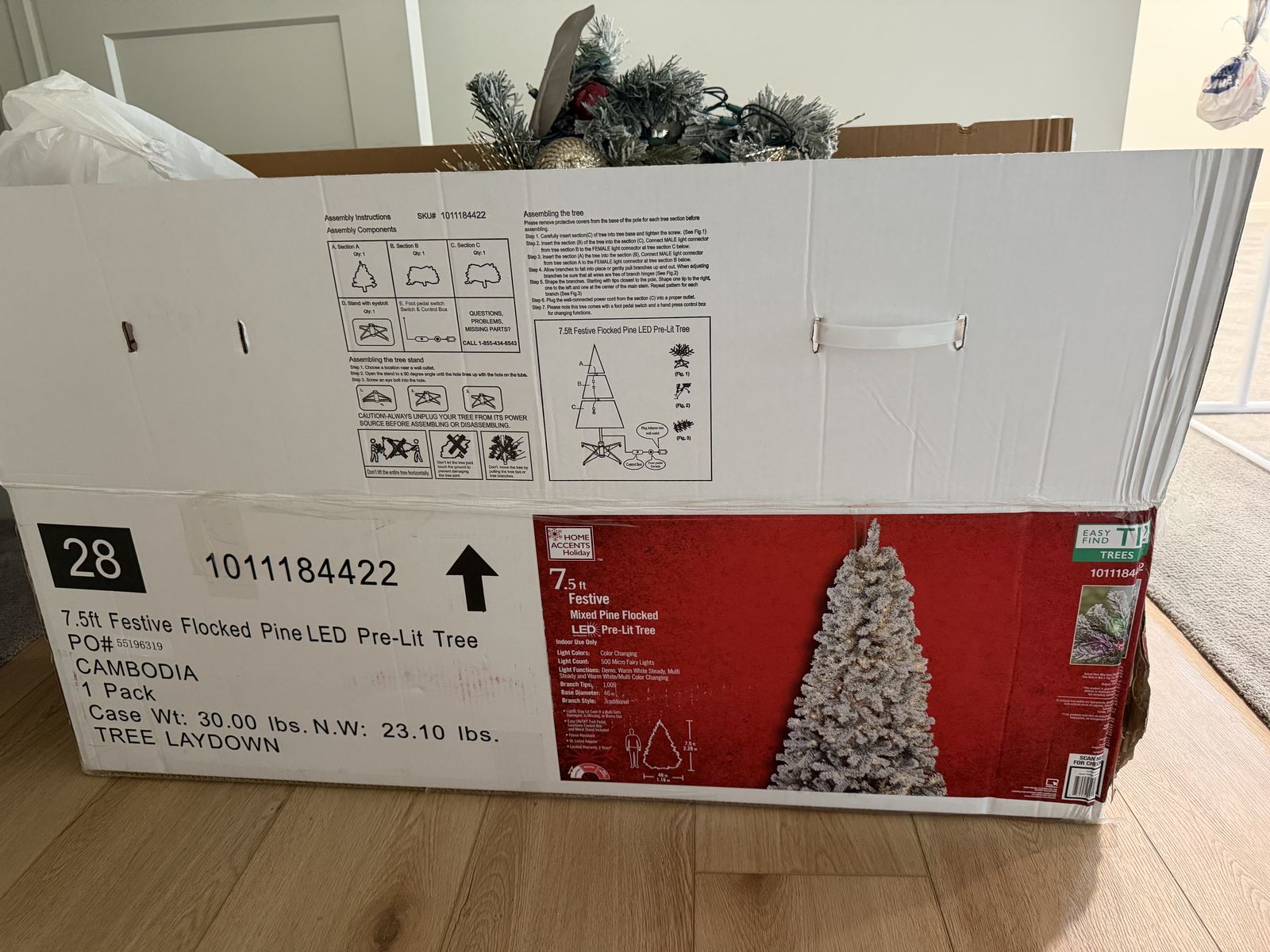 7.5' Pre-Lit Christmas Tree - Like New