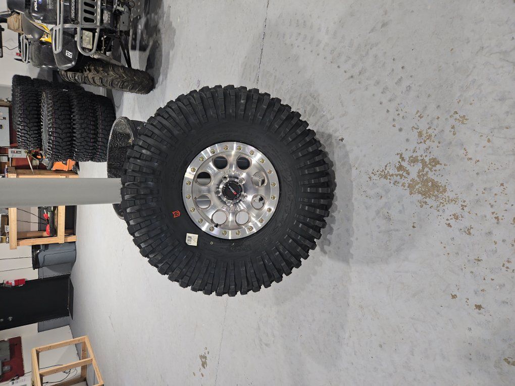 35in Roxxzillas & System 3 beadlocks (5 lug)