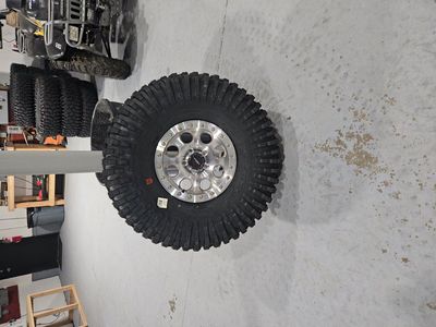 35in Roxxzillas & System 3 beadlocks (5 lug)