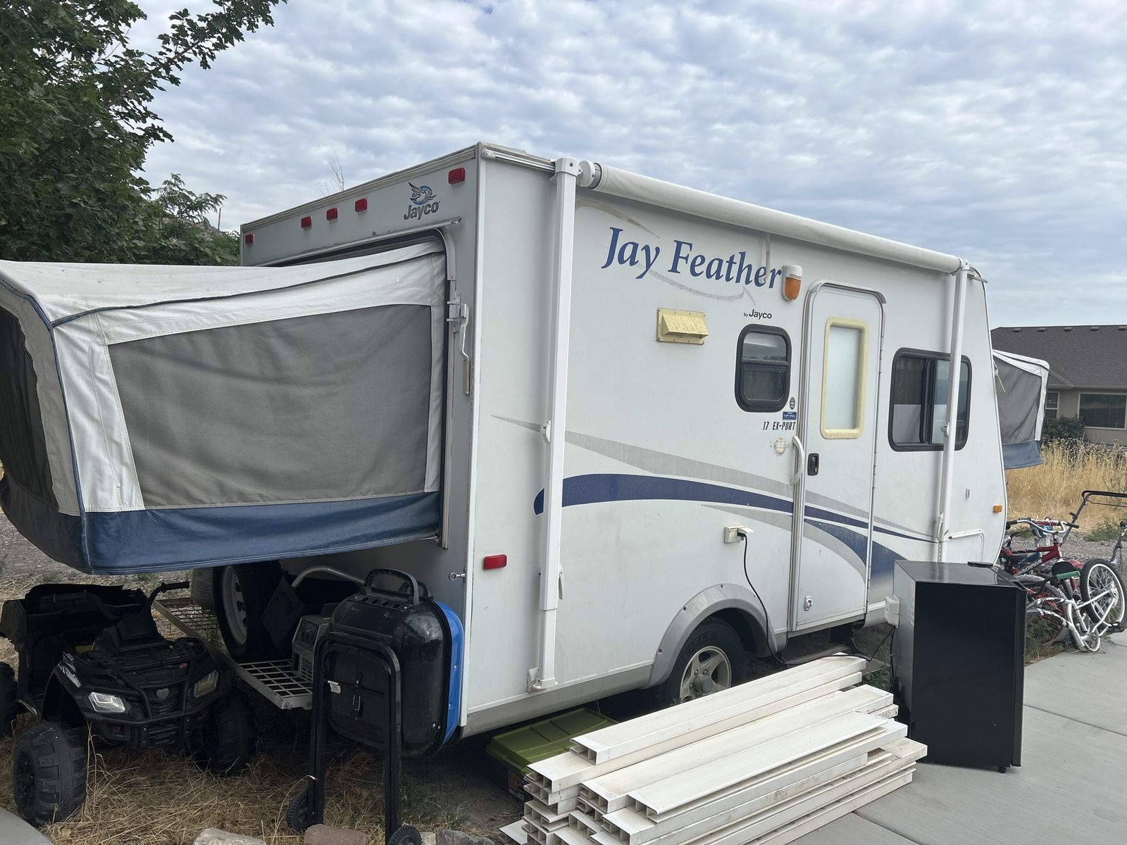 Jayco Jay Feather 17 EX-PORT Hybrid Travel Trailer - Well-Maintained Camper RV