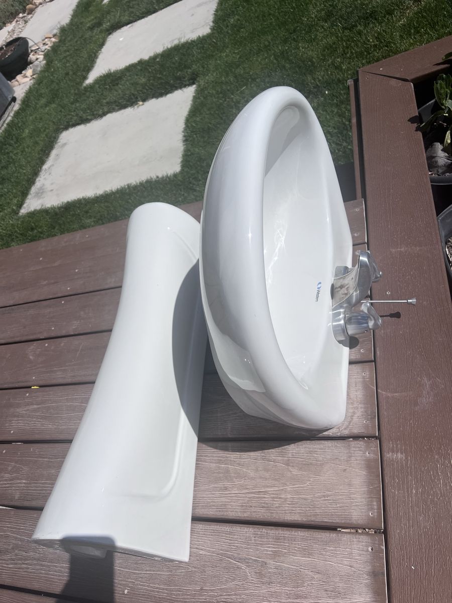 Pedestal Sink