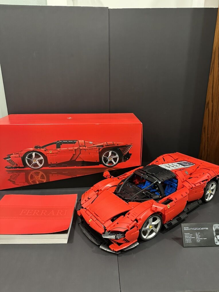 Ferrari Daytona SP3 LEGO Technic 42143