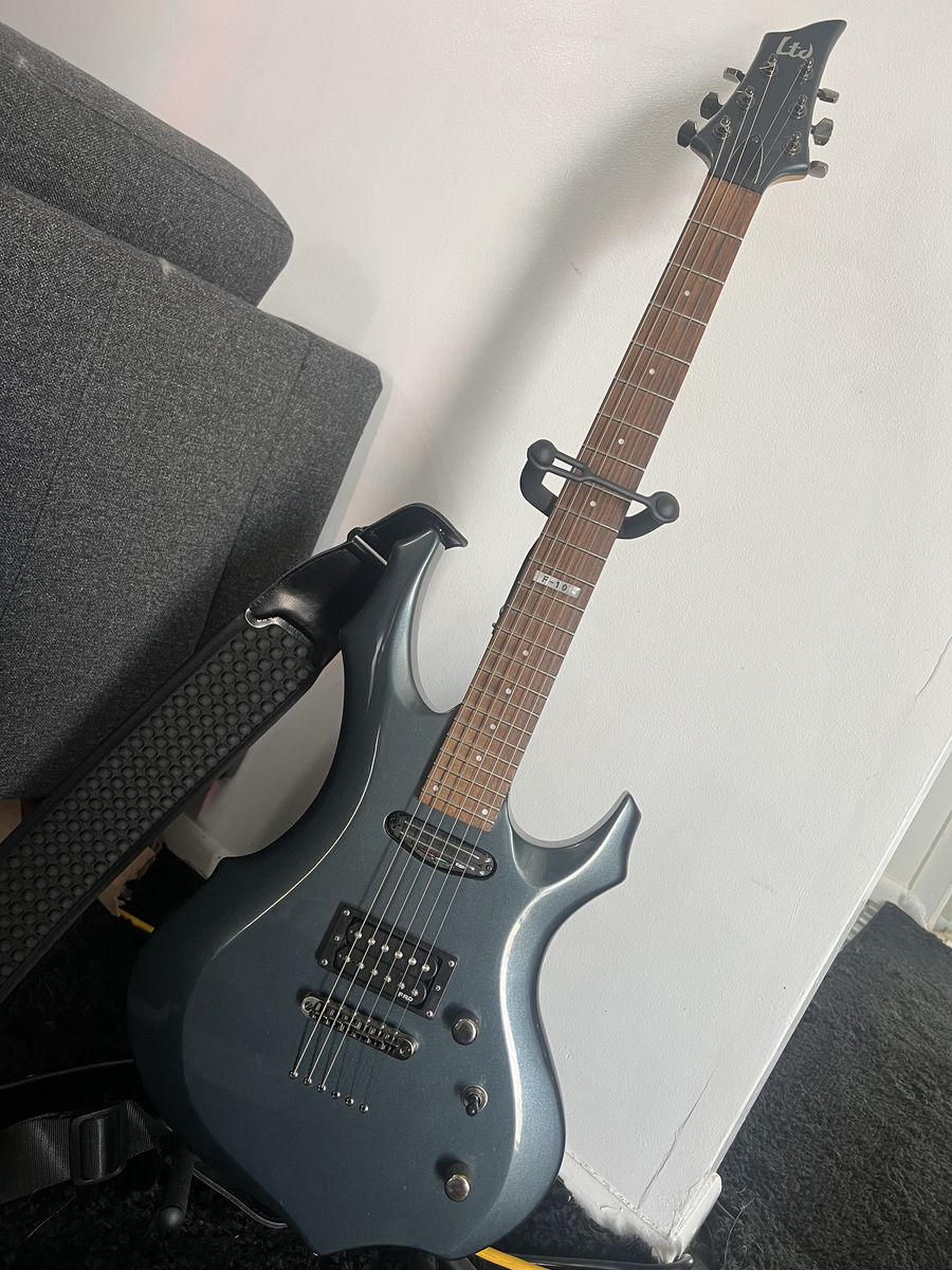 LTD F-10 electric guitar and lyx  40 amp