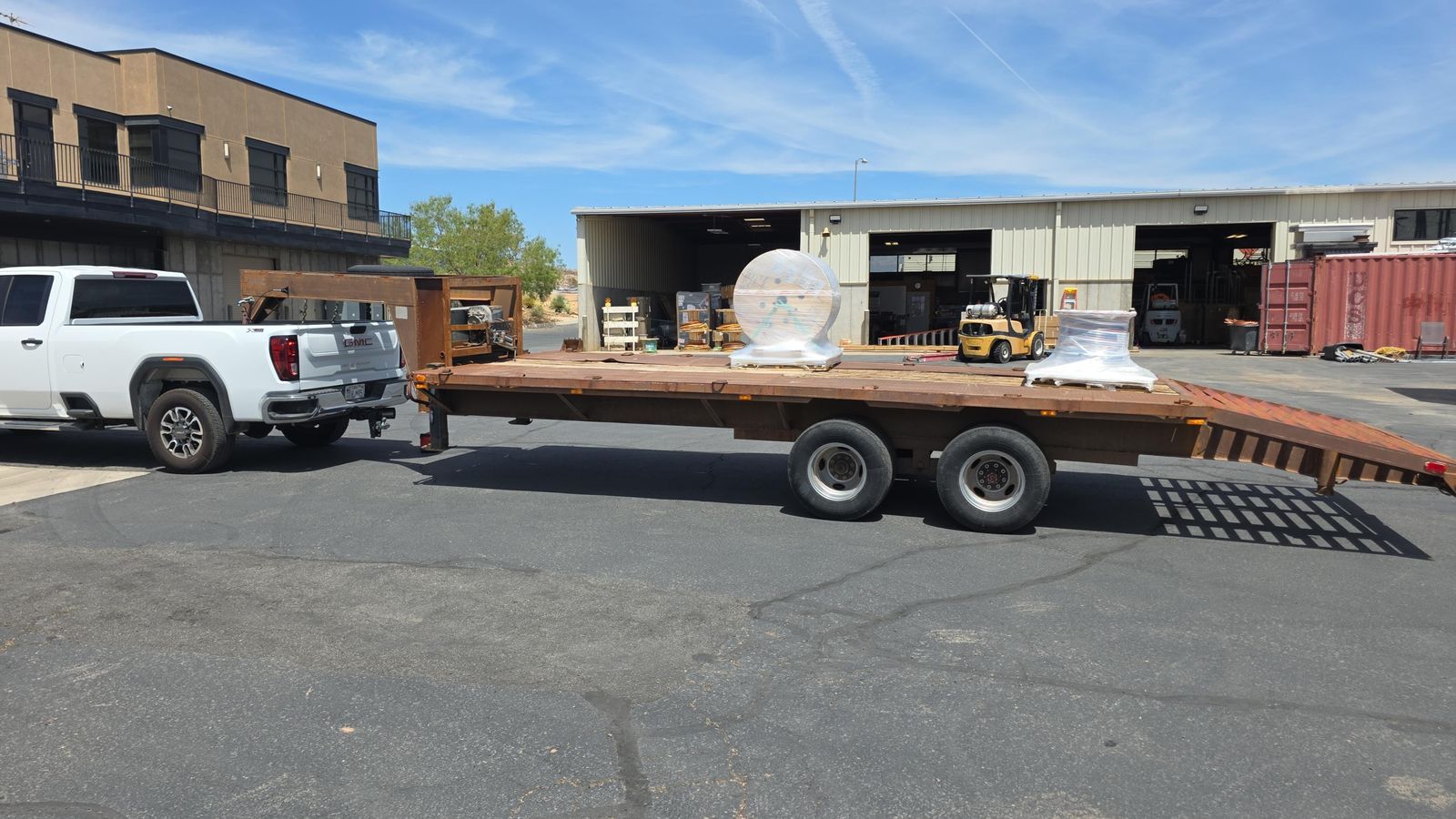 1984 Charmac 20,000 LB Gooseneck Flatbed Equipment Trailer
