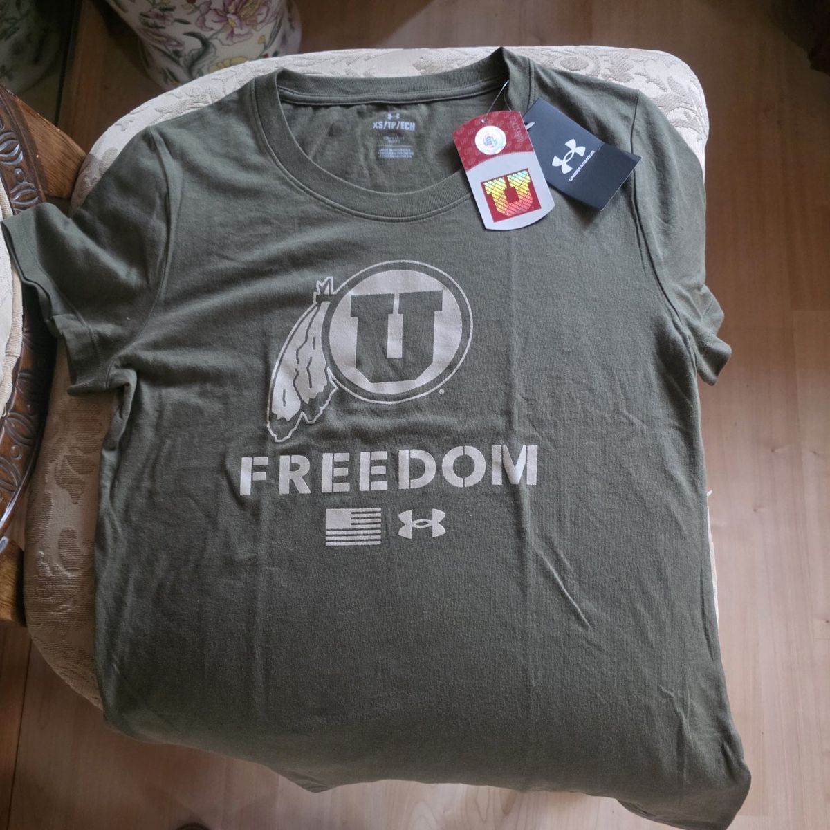 New short-sleeve T-shirt, size XS