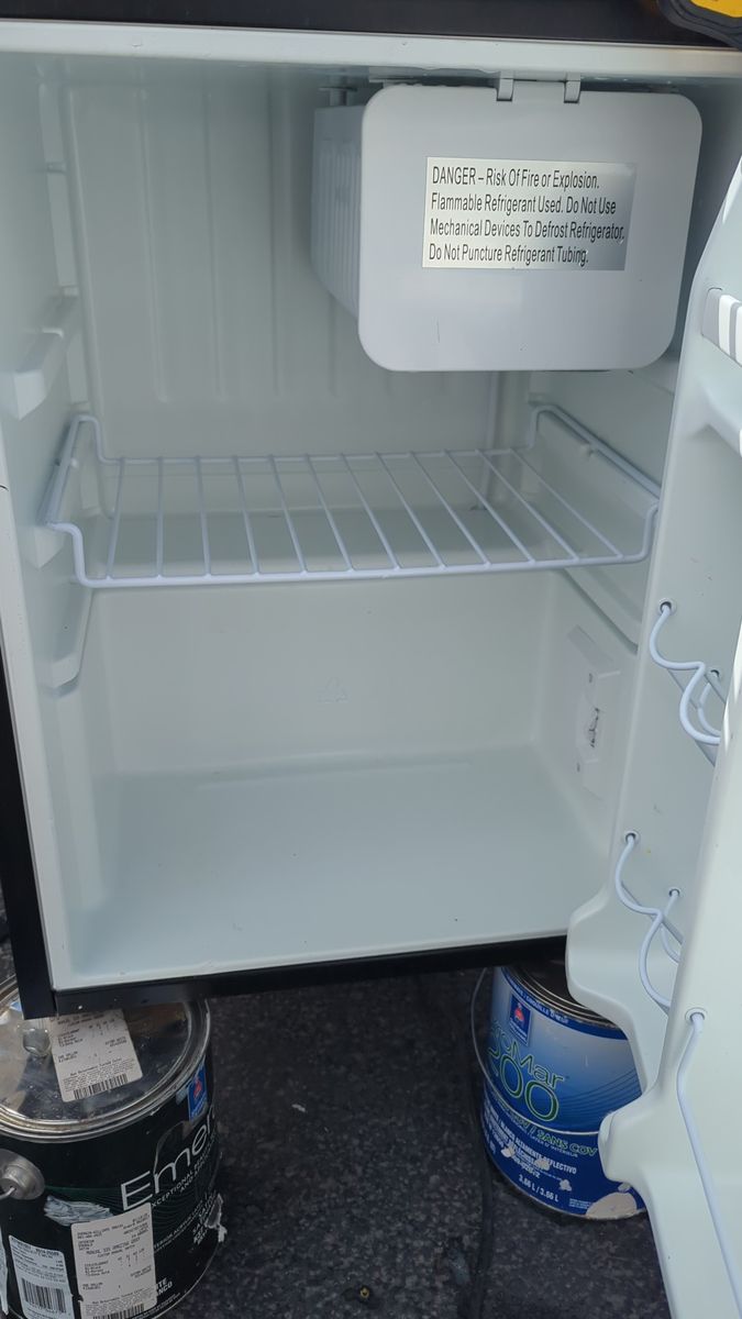 MINI FRIDGE (DELIVERY AVAILABLE)
