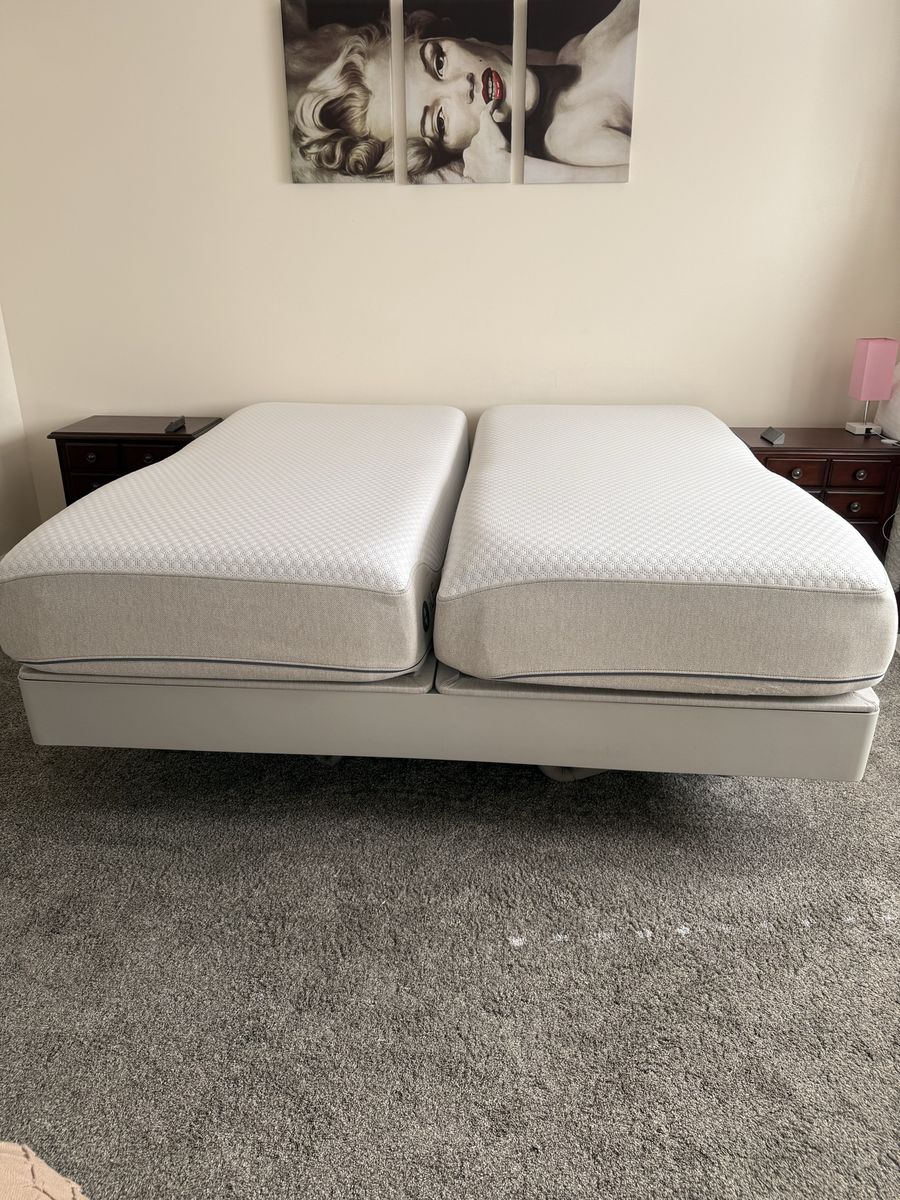 2021 iLE King Split Adjustable Bed Base & Mattress Set  WITH HEATING/COOLING MATS
