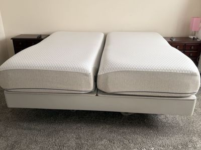2021 iLE King Split Adjustable Bed Base & Mattress Set WITH HEATING/COOLING MATS
