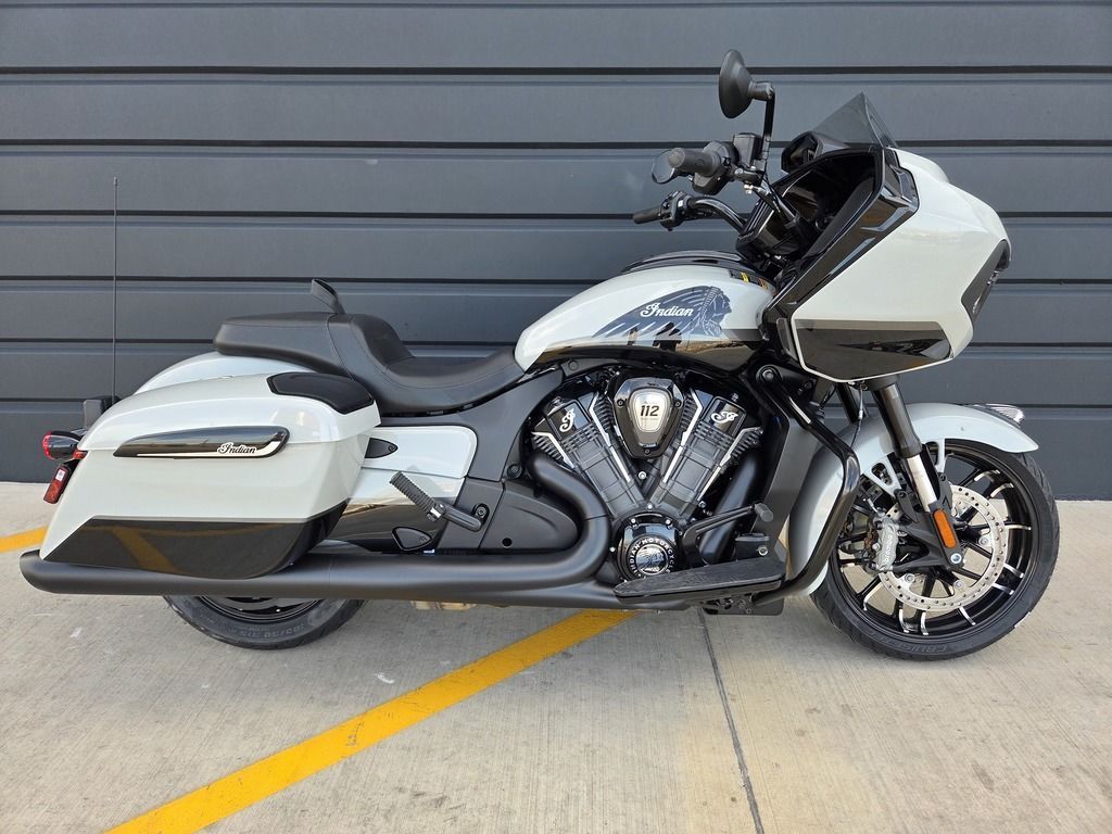 2026 Indian Motorcycle® Challenger® Dark Horse® 112 Chalk with Black Metallic
