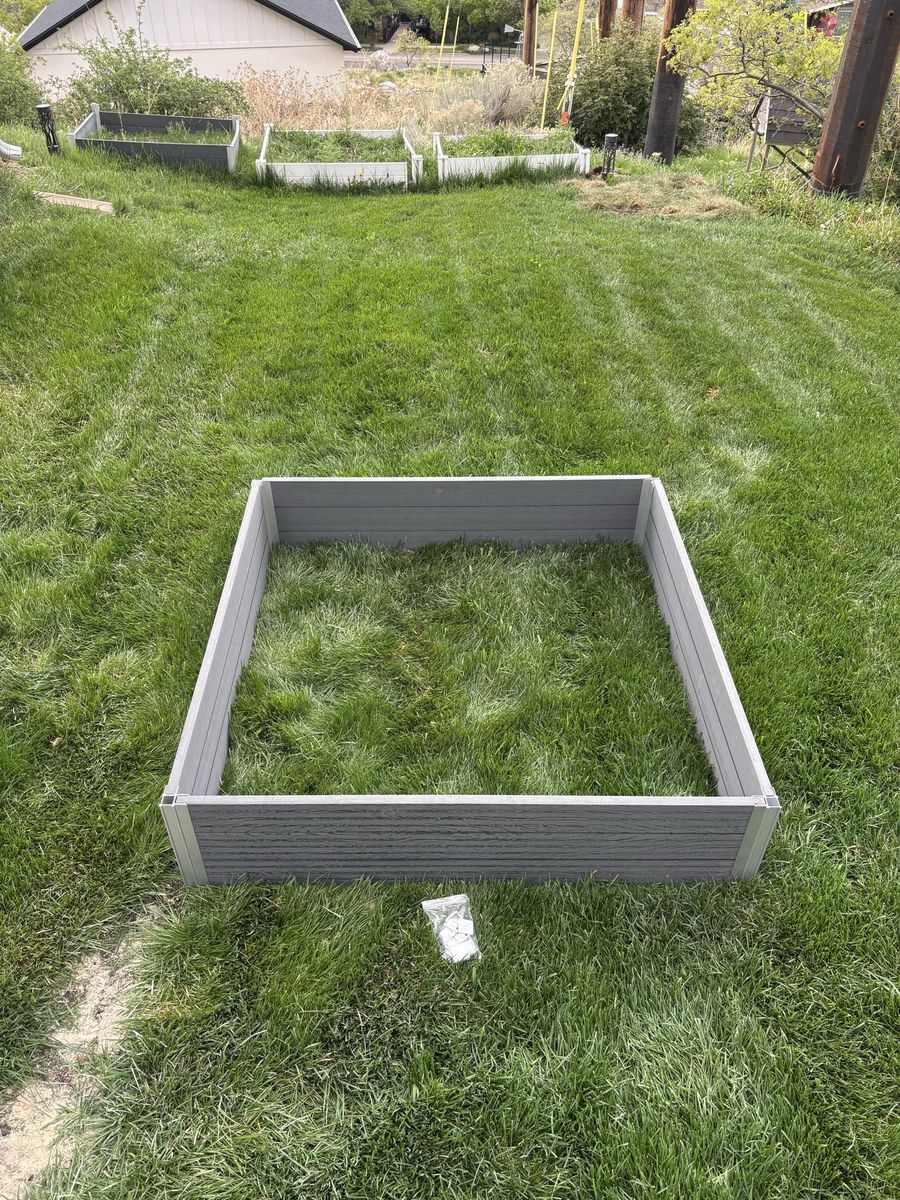 Vita Urbana Vinyl Raised Garden Bed