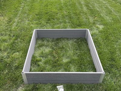 Vita Urbana Vinyl Raised Garden Bed