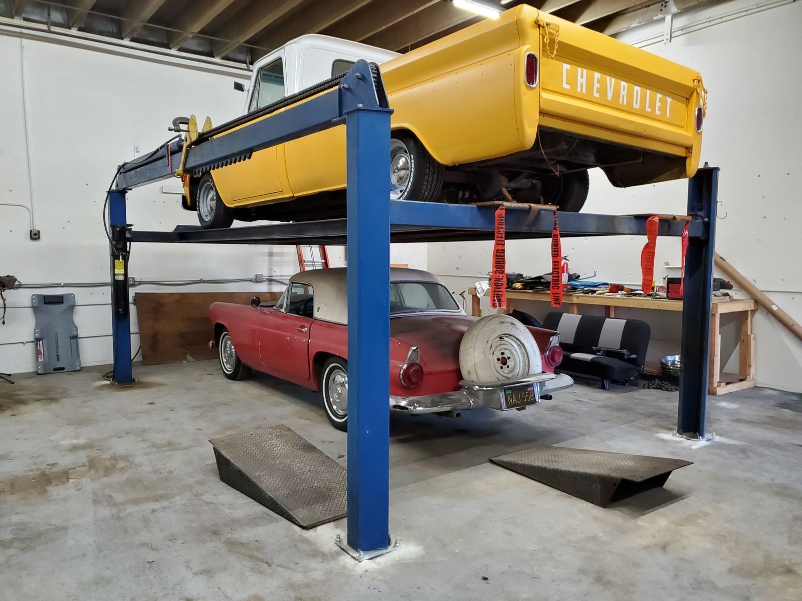 4-POST HOIST / LIFT  12,000 LB. CAPACITY / 220V SINGLE PHZ.