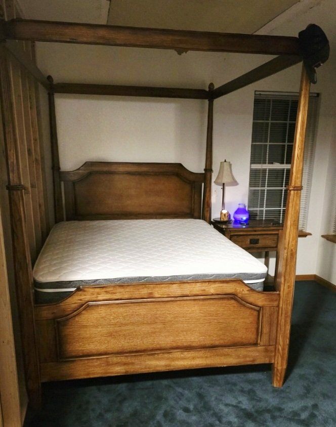 Wooden Queen Size Four-Poster Bed Frame - Classic Carved Headboard & Footboard