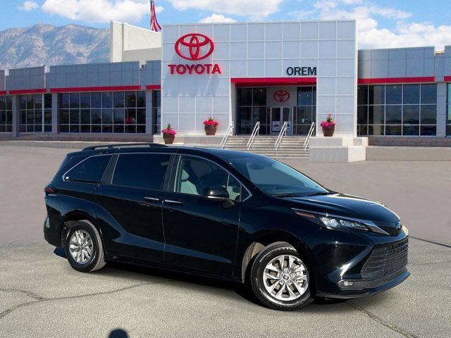 2026 Toyota Sienna XLE 8-Passenger