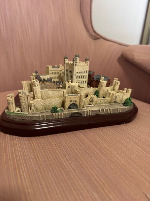 Lenox Tower of London – Great Castles of the World Collection (1995)