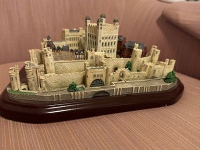Lenox Tower of London – Great Castles of the World Collection (1995)