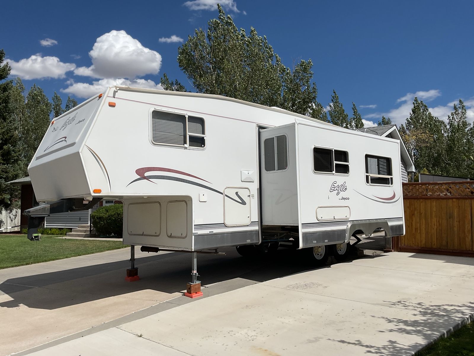 Jayco Eagle Fifth Wheel Travel Trailer with Slide-Out