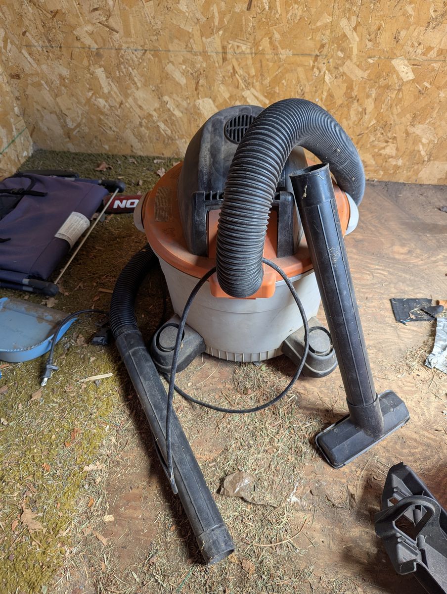 Rigid shop vaccuum barely used