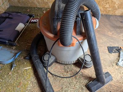Rigid shop vaccuum barely used