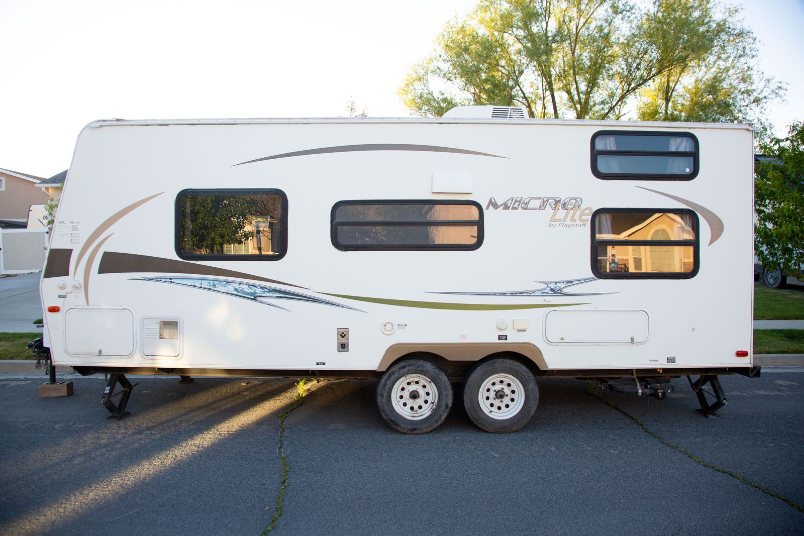 Adorable Camper Trailer - Make some Mems today!!