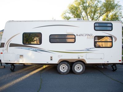 Adorable Camper Trailer - Make some Mems today!!