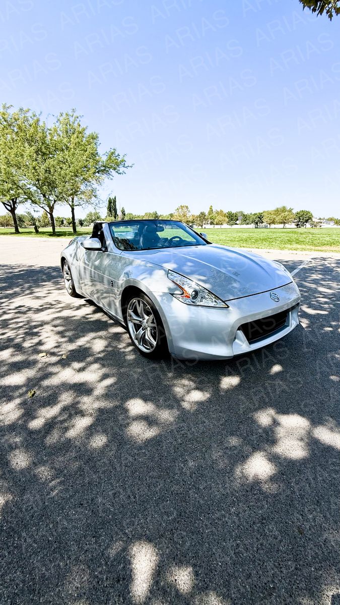 2010 Nissan 370 Roadster Touring Sport