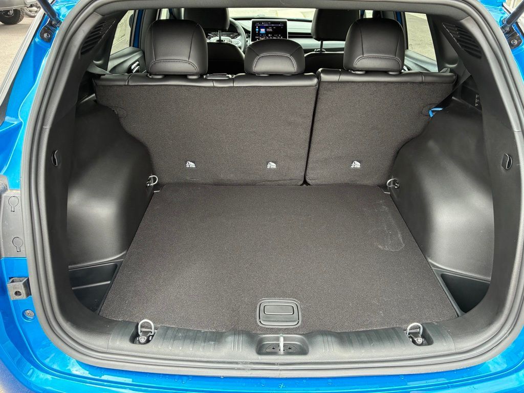 Main image 6