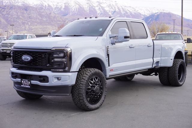 2025 Ford F-450 Super Duty Platinum