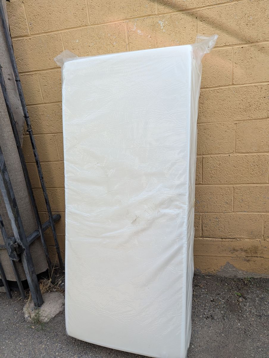 NEW IN THE PACKAGE QUEEN SIZE FOLDING BED 