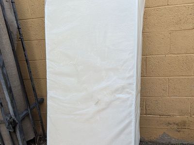 NEW IN THE PACKAGE QUEEN SIZE FOLDING BED