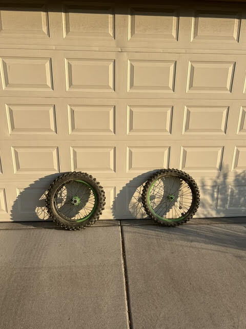 Surron Light Bee X 21/18 offroad wheelset from milk racing with dunlop mx34s