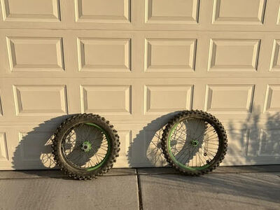 Surron Light Bee X 21/18 offroad wheelset from milk racing with dunlop mx34s