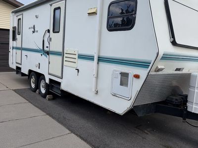 1999 Artic Fox 26 foot hitch pull trailer