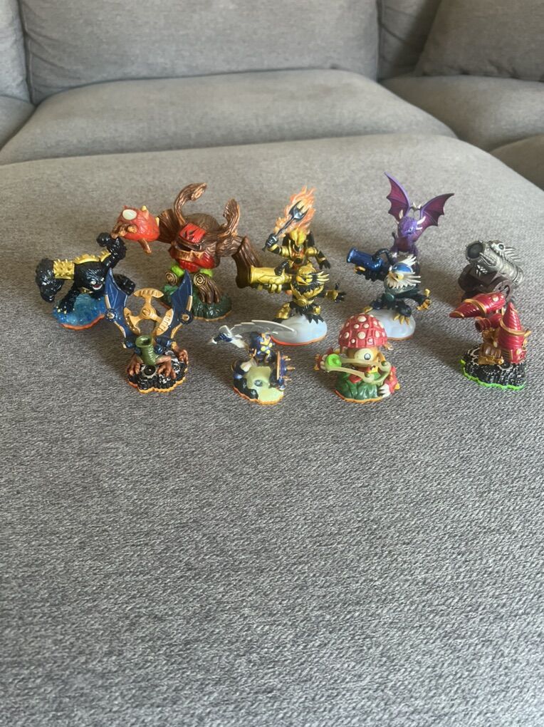 Skylanderd Figures (See Pics For All Included)