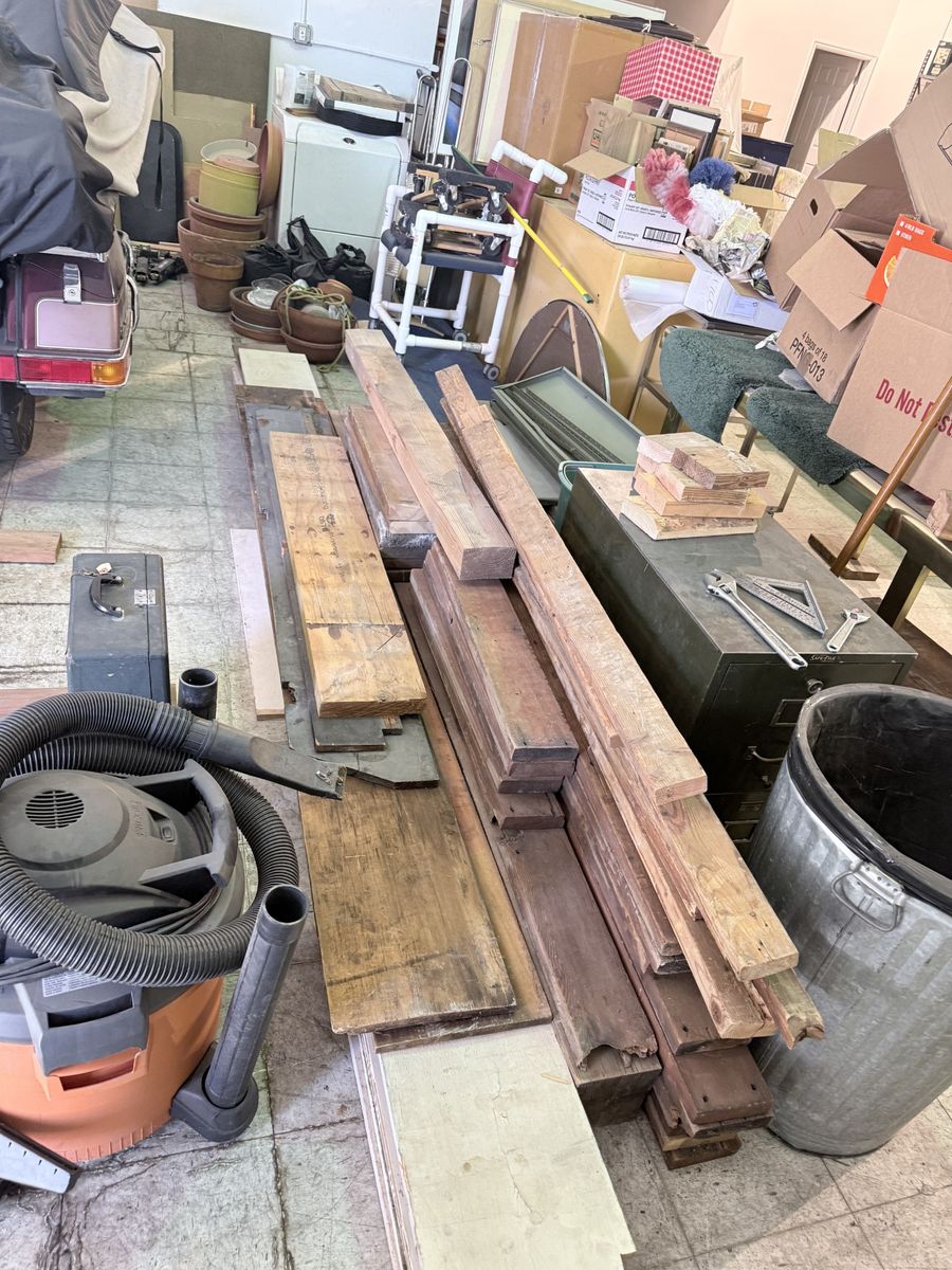 Used 2 X 6 redwood decking (16) 12' pieces (19) 8' pieces (8) 10' pieces