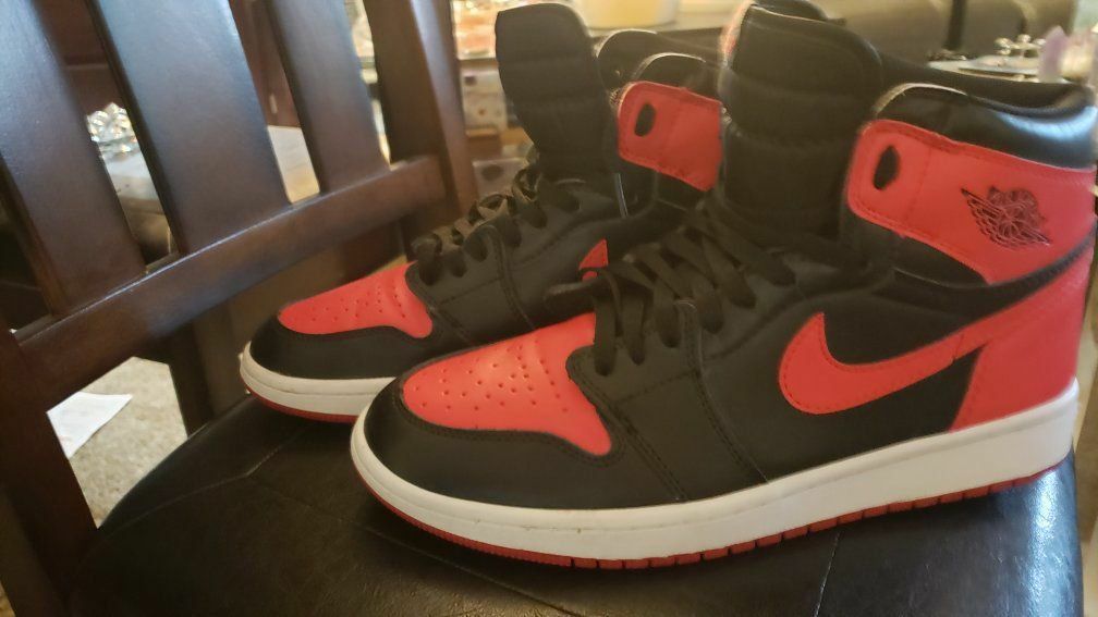 Genuine Nike Air Jordan 1 Black Red High-Top Sneakers (UsedExcellent)