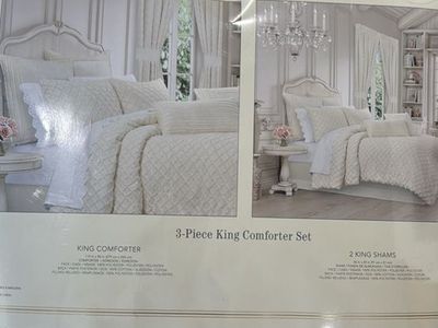 Beautiful, expensive comforter king size