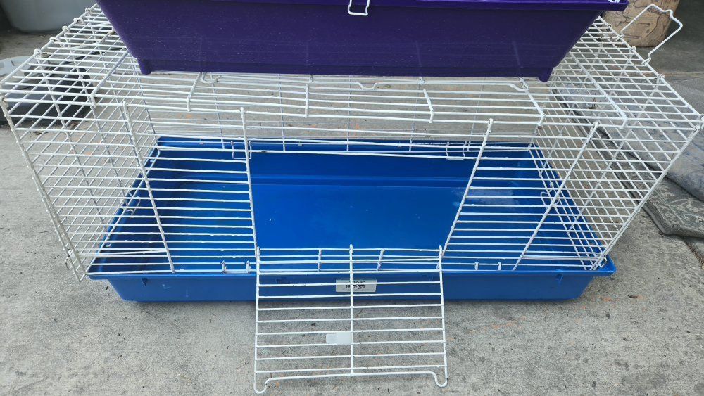 Large Cage for small pets with Plastic Base, in excellent clean condition 