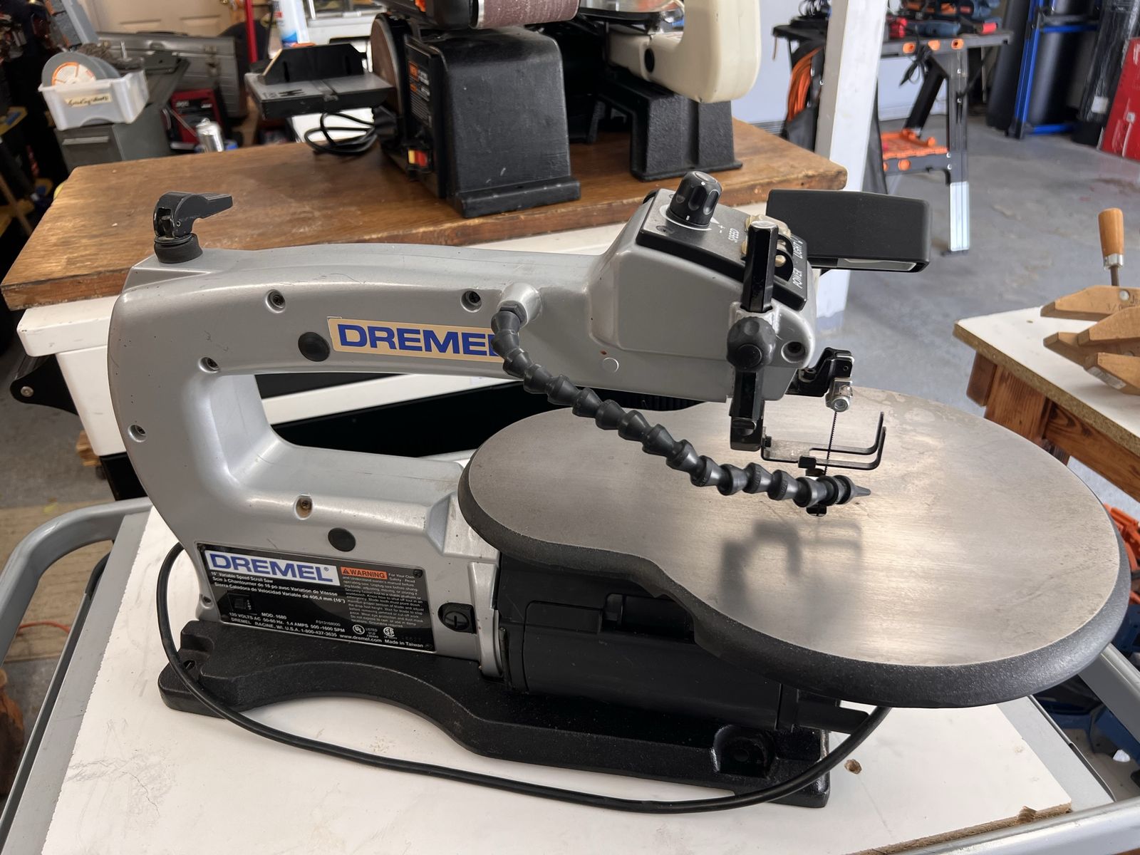 Dremel 1680 16" Variable Speed Scroll Saw with Work Light - 1.4 Amps